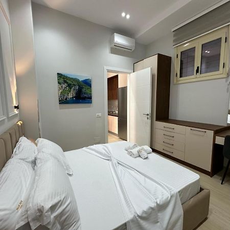 Palm Side Hotel Vlorë エクステリア 写真