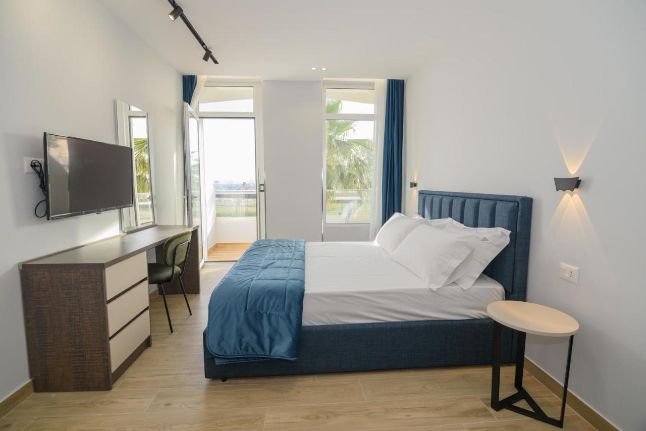 Palm Side Hotel Vlorë エクステリア 写真