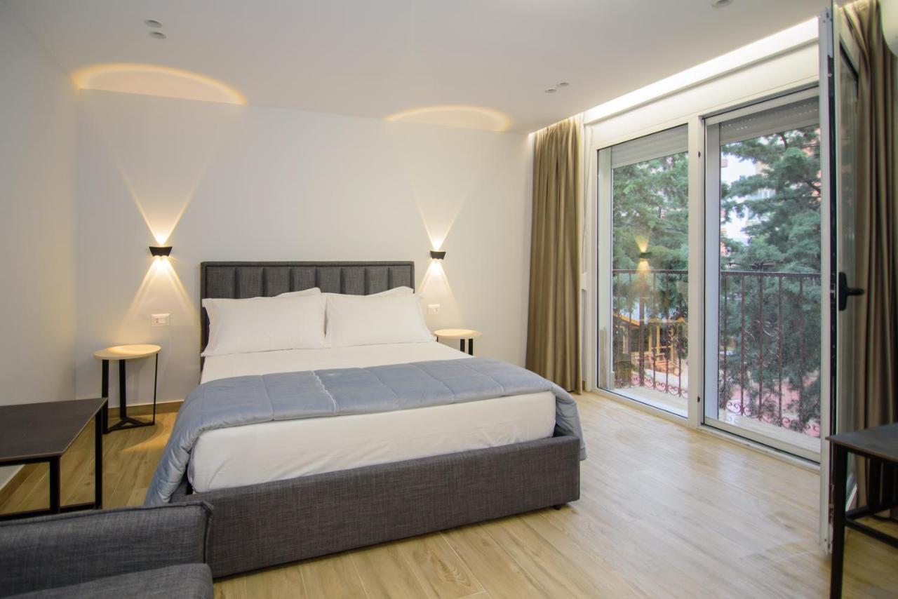 Palm Side Hotel Vlorë エクステリア 写真