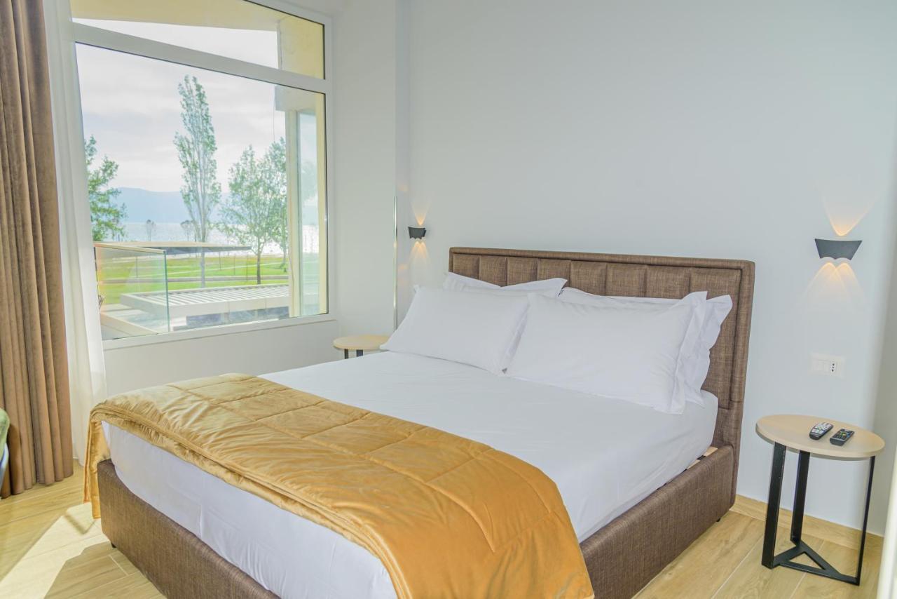 Palm Side Hotel Vlorë エクステリア 写真