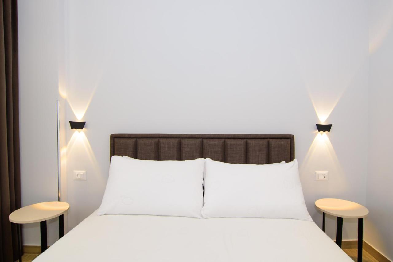 Palm Side Hotel Vlorë エクステリア 写真