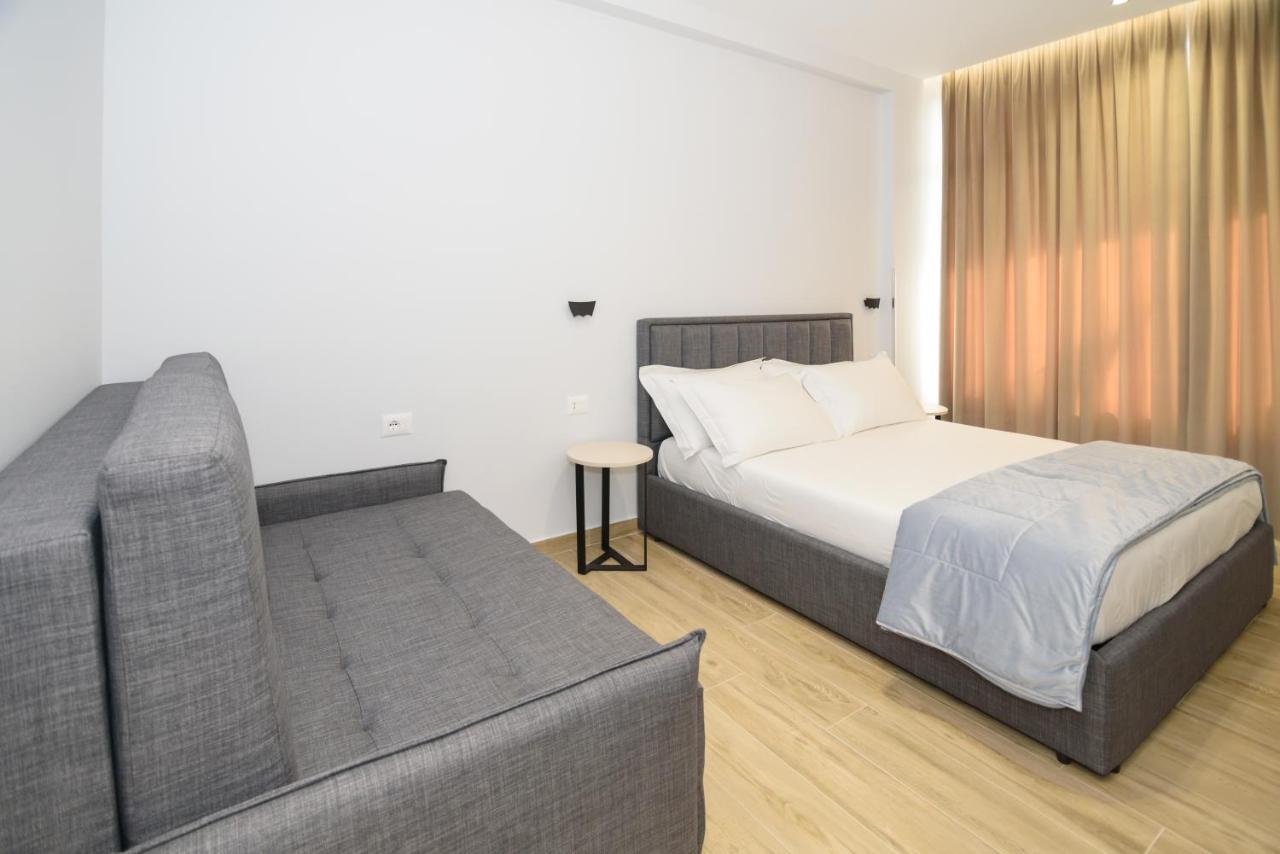 Palm Side Hotel Vlorë エクステリア 写真