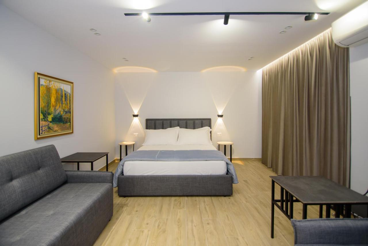 Palm Side Hotel Vlorë エクステリア 写真