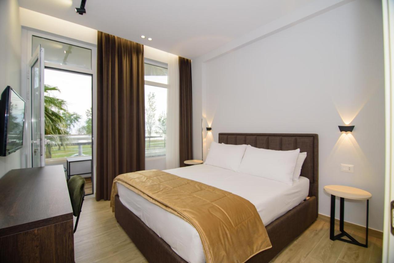 Palm Side Hotel Vlorë エクステリア 写真