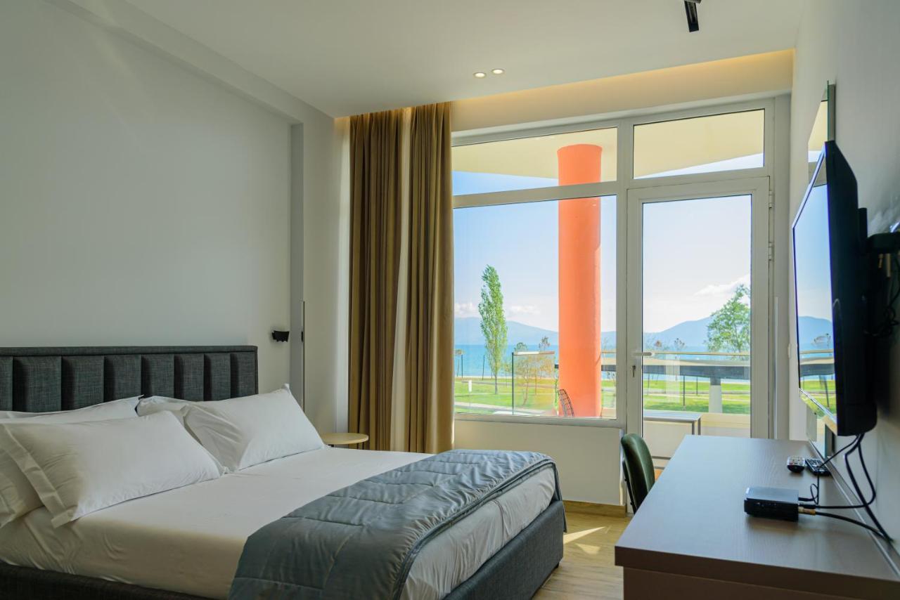 Palm Side Hotel Vlorë エクステリア 写真