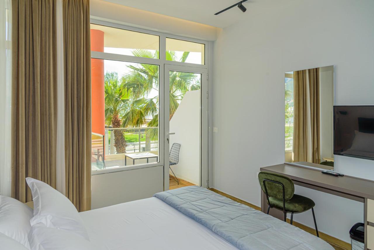 Palm Side Hotel Vlorë エクステリア 写真