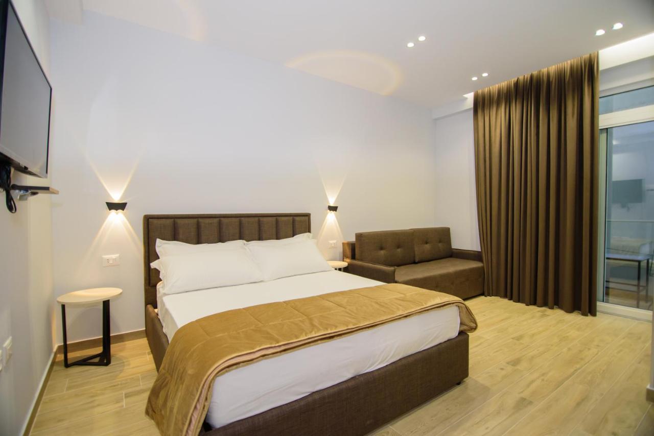 Palm Side Hotel Vlorë エクステリア 写真