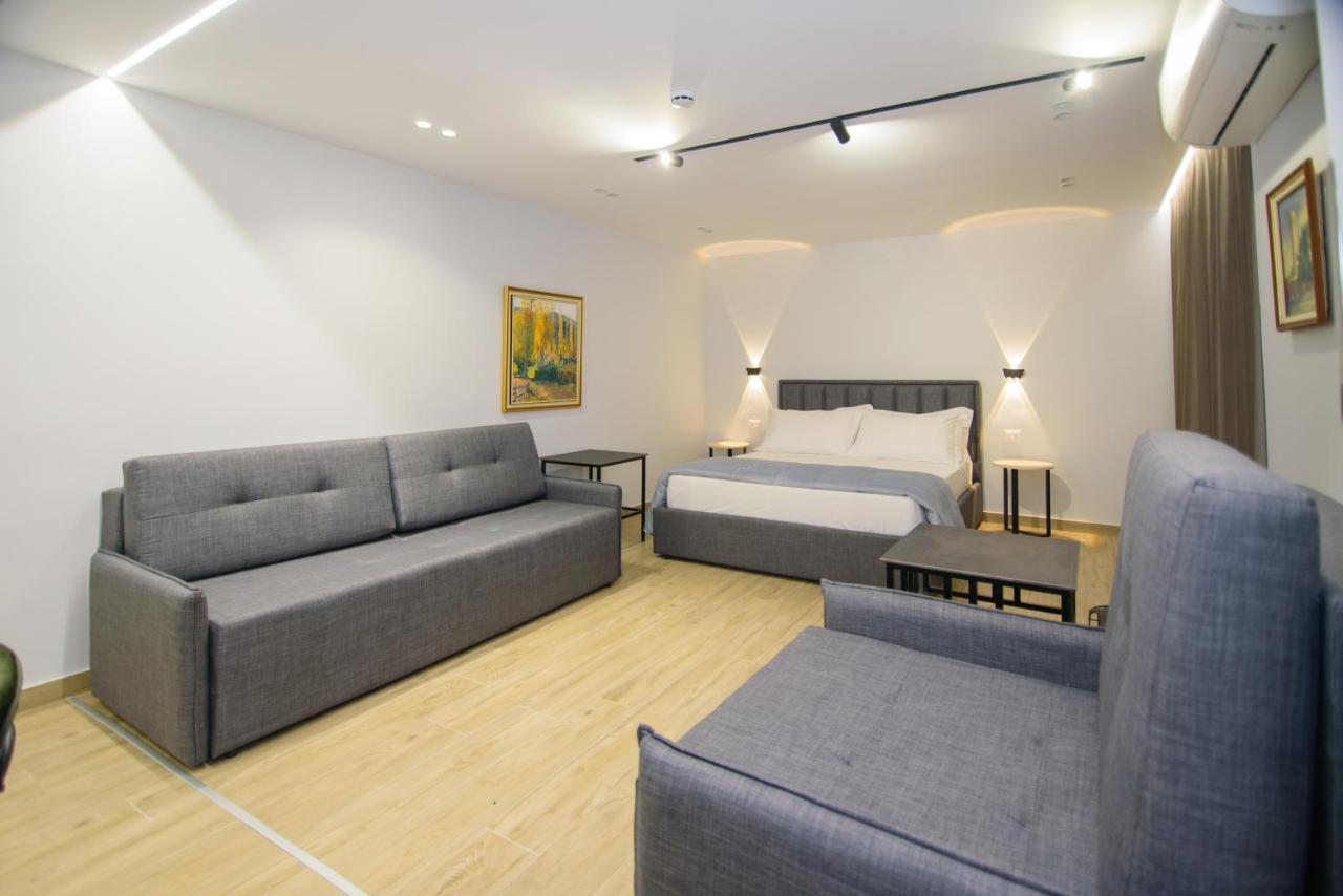 Palm Side Hotel Vlorë エクステリア 写真