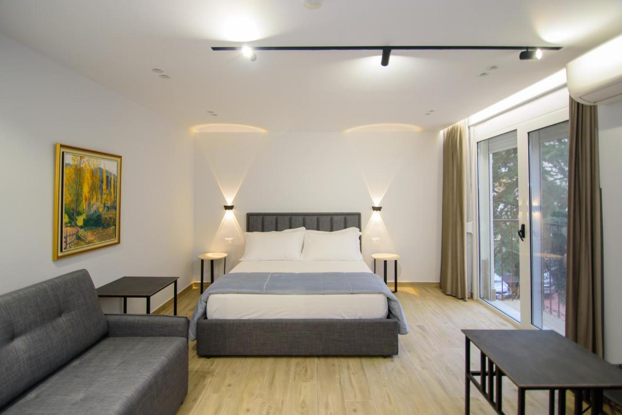 Palm Side Hotel Vlorë エクステリア 写真