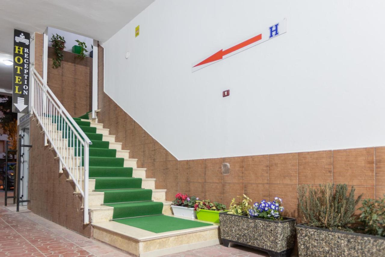 Palm Side Hotel Vlorë エクステリア 写真
