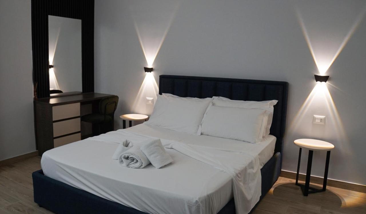 Palm Side Hotel Vlorë エクステリア 写真